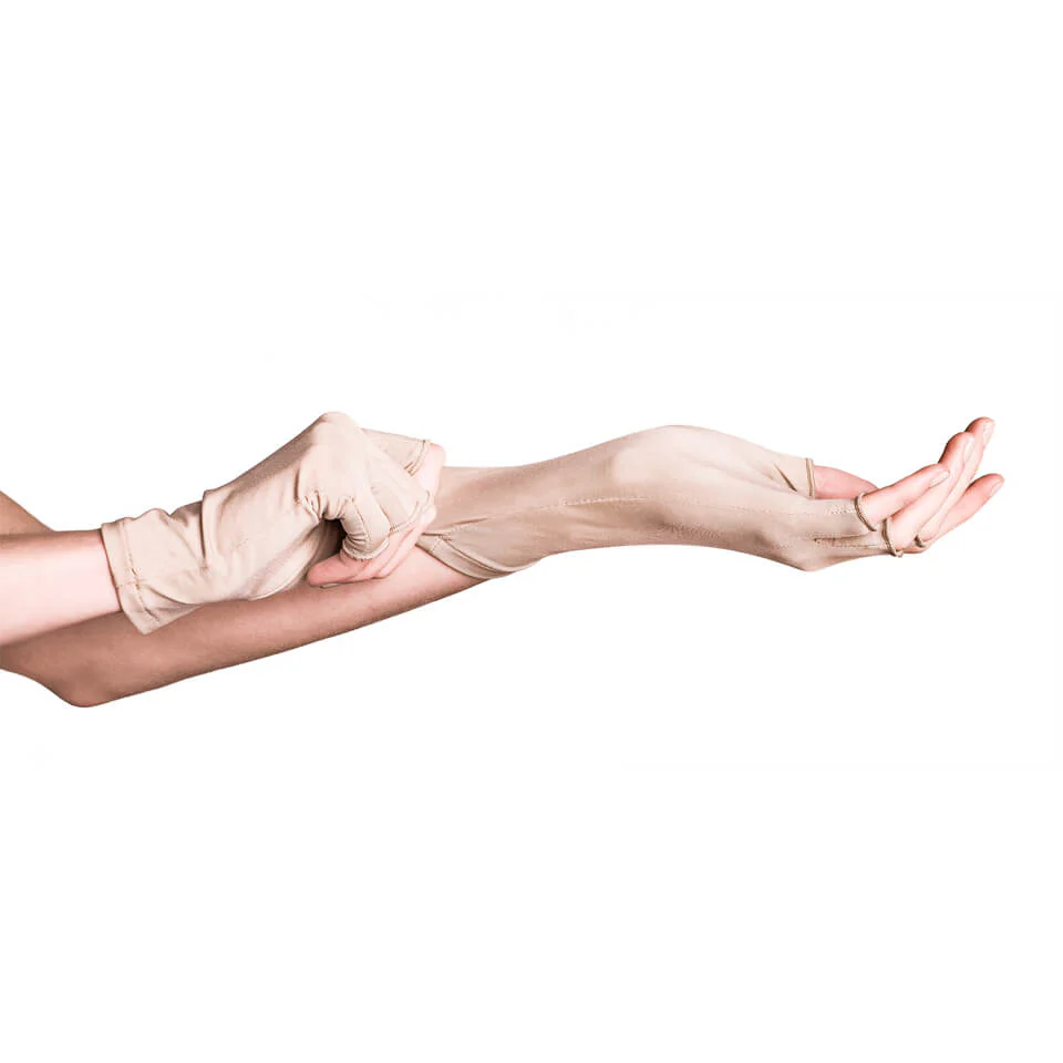 Iluminage Skin Rejuvenating Gloves - M/L - Image 3