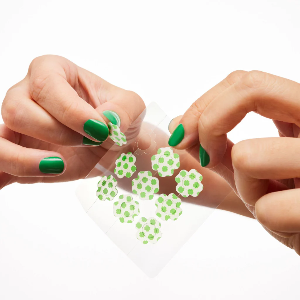 INNISFREE Retinol Cica Focusing Patch - 18 Patches - Image 2