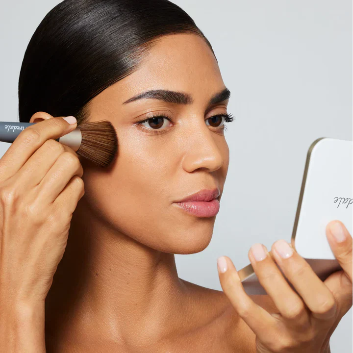 Jane Iredale The Handi™ Brush - Image 4