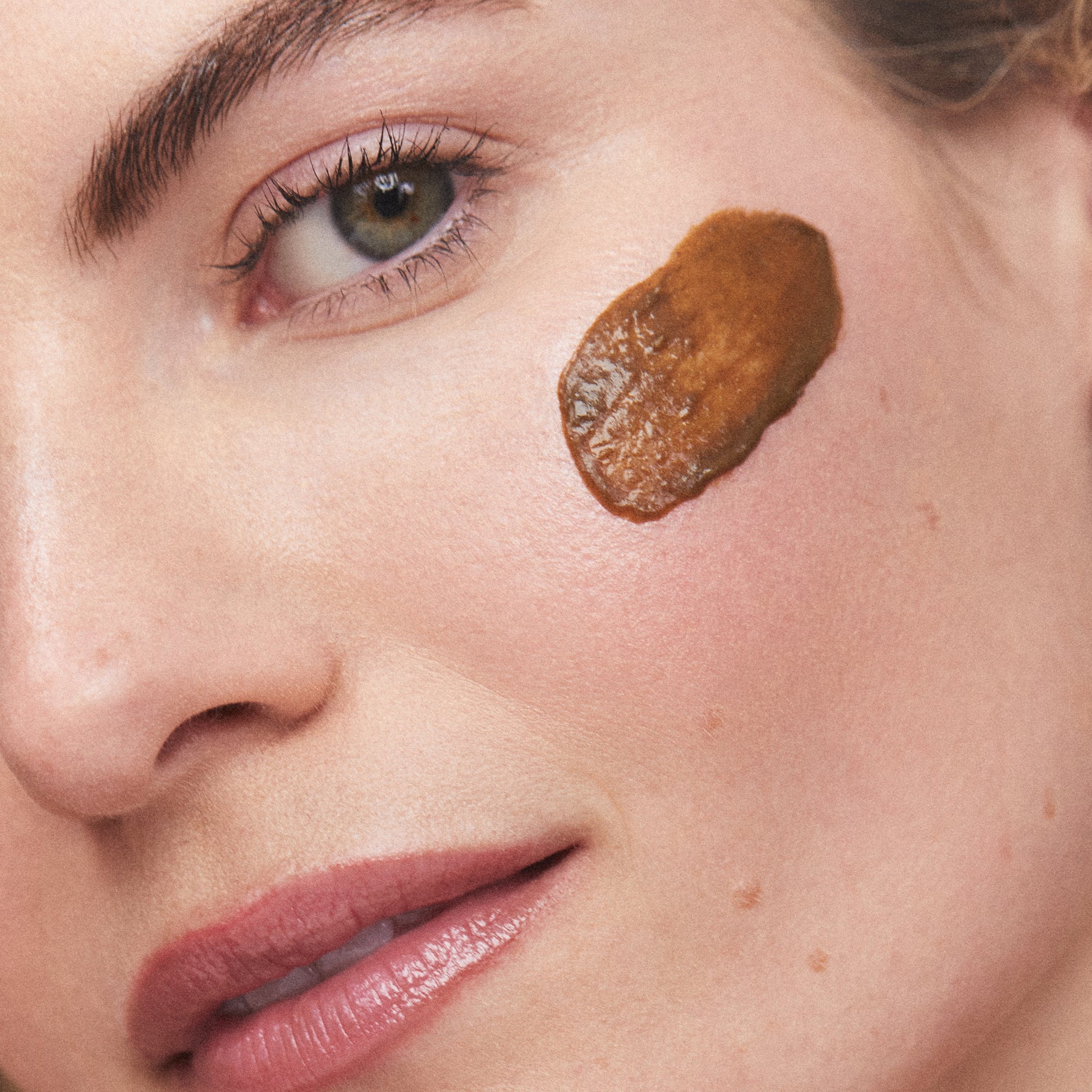 KORA Organics Turmeric Brightening and Exfoliating Mask 30ml - Image 3