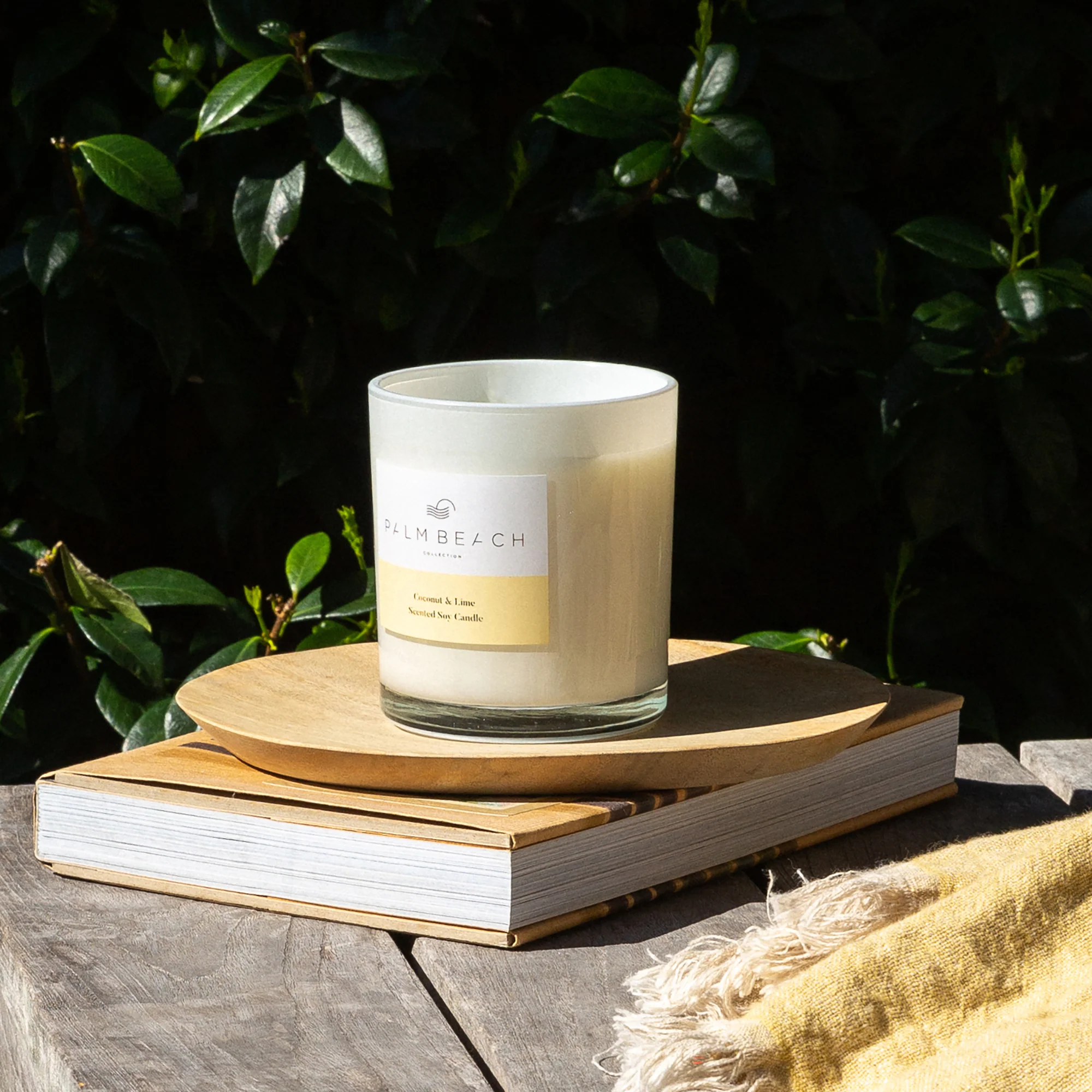 Palm Beach Collection Coconut & Lime 420g Standard Candle - Image 3