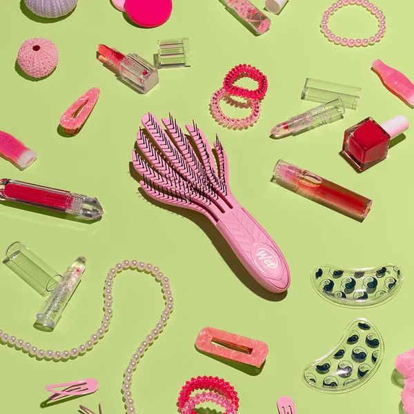 WetBrush Go Green Curl Detangler Brush - Pink - Image 3